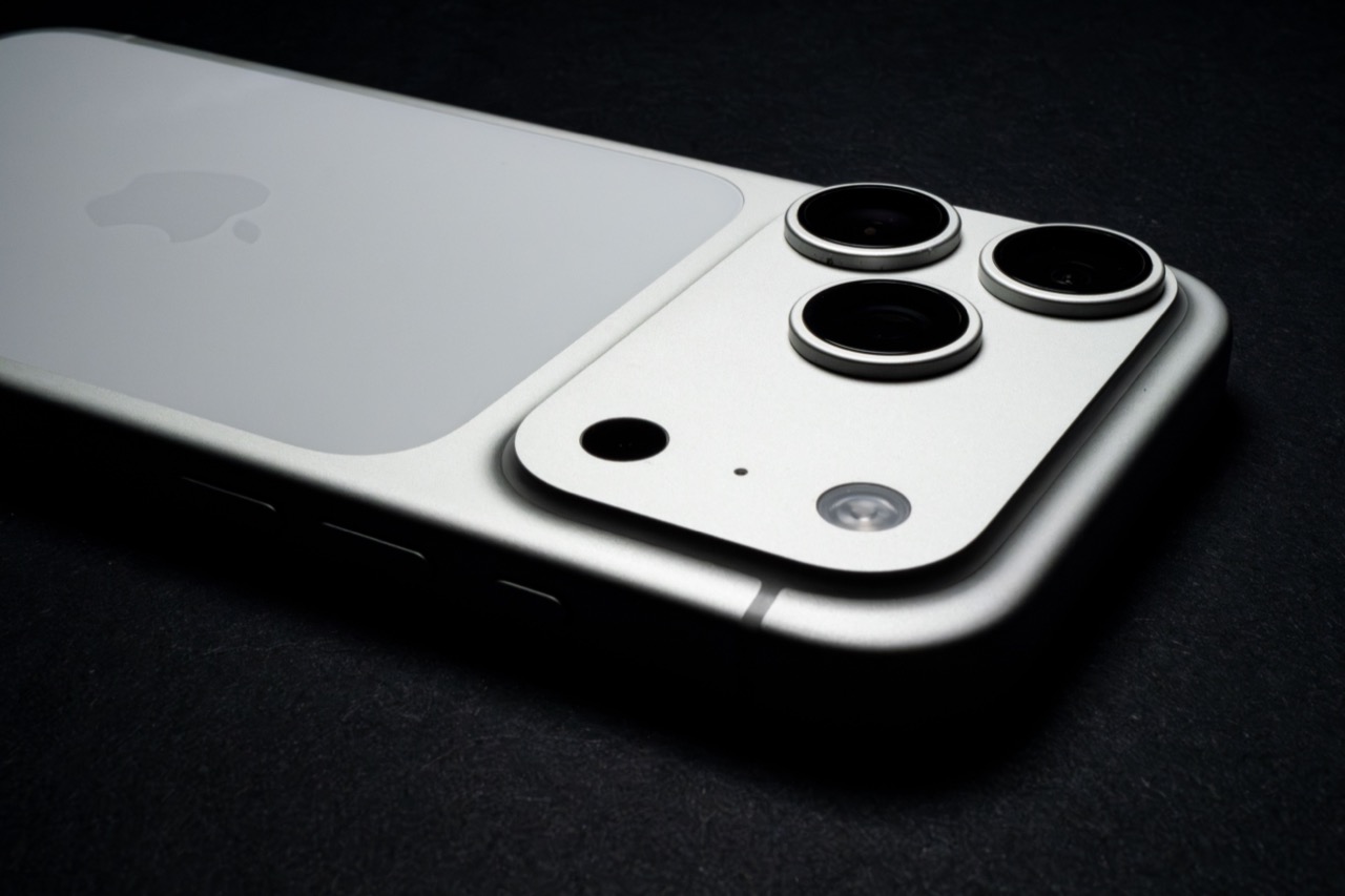Everything That Can Go Wrong When Installing an iPhone Lens Protector — and How to Avoid It