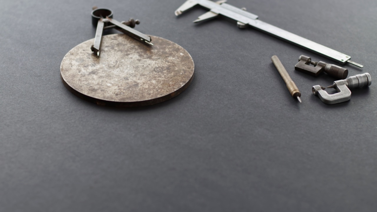 How Dimensional Data Helps Resolve Specification Disputes Between Contractors and Suppliers